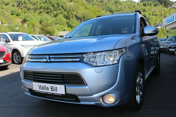 mitsubishi-outlander-elektrisitetbensin-2014-big-1