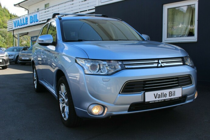 mitsubishi-outlander-elektrisitetbensin-2014-big-0