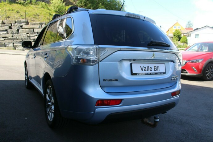 mitsubishi-outlander-elektrisitetbensin-2014-big-3