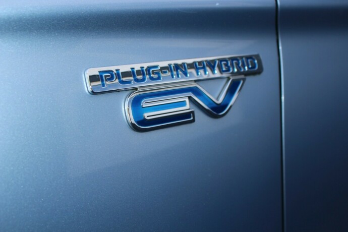 mitsubishi-outlander-elektrisitetbensin-2014-big-2