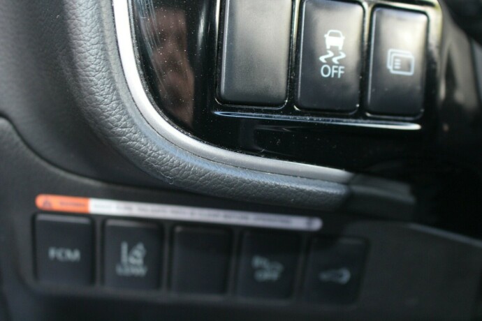 mitsubishi-outlander-elektrisitetbensin-2014-big-11