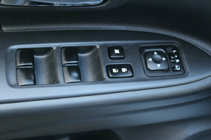 mitsubishi-outlander-elektrisitetbensin-2014-big-10