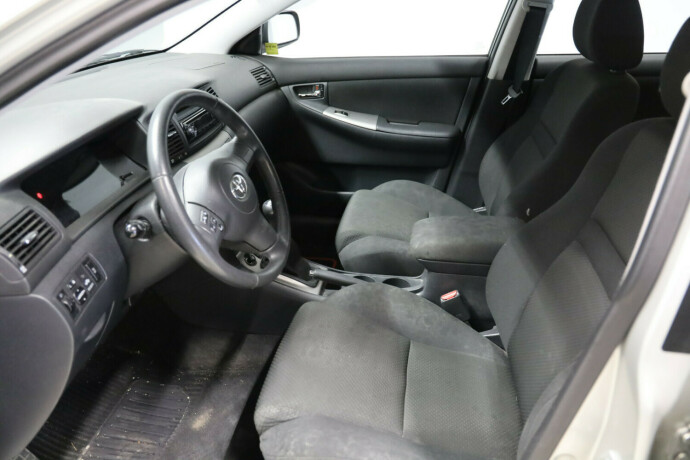 toyota-corolla-bensin-2006-big-6