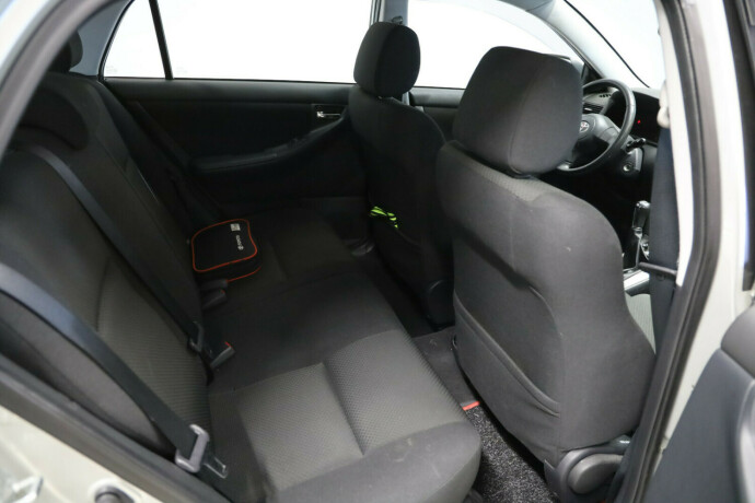 toyota-corolla-bensin-2006-big-8
