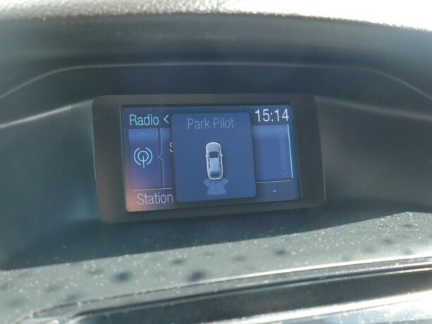 ford-focus-bensin-2012-big-10