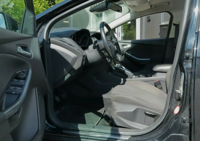ford-focus-bensin-2012-big-4