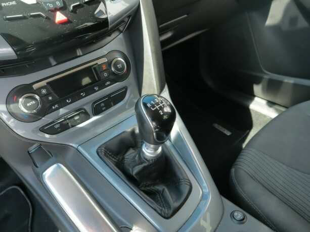 ford-focus-bensin-2012-big-7