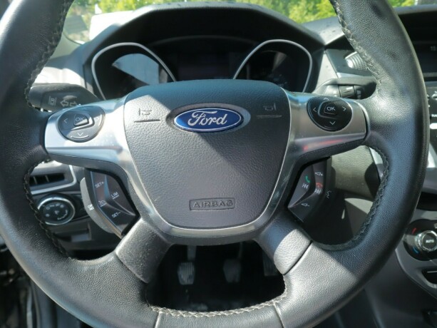 ford-focus-bensin-2012-big-6