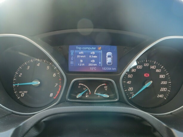 ford-focus-bensin-2012-big-11