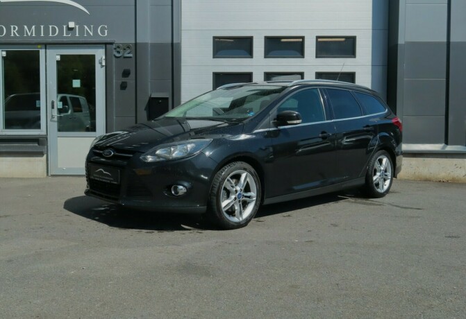 ford-focus-bensin-2012-big-0