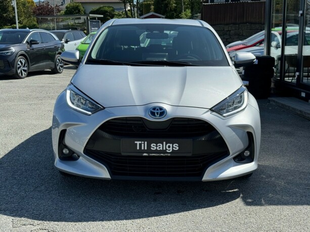 toyota-yaris-elektrisitetbensin-2021-big-1