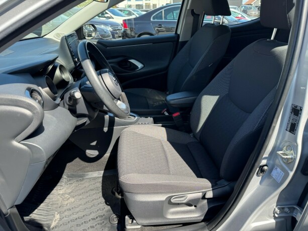 toyota-yaris-elektrisitetbensin-2021-big-12