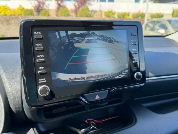 toyota-yaris-elektrisitetbensin-2021-big-17