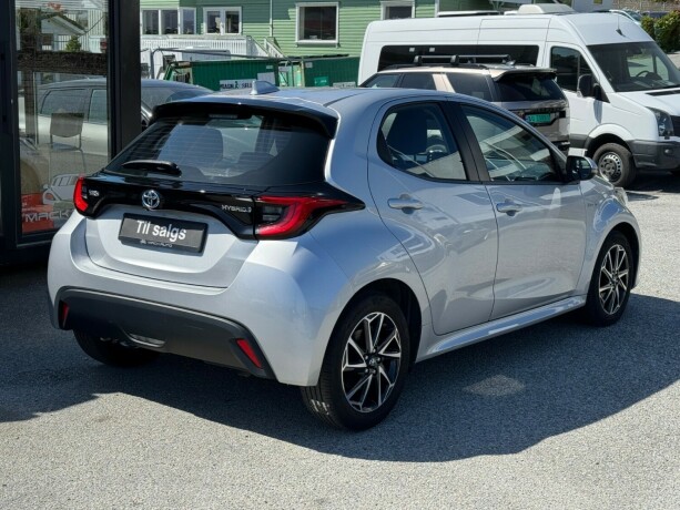 toyota-yaris-elektrisitetbensin-2021-big-4