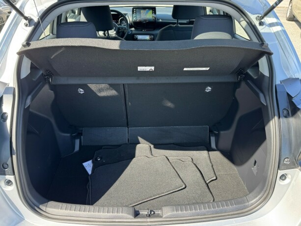 toyota-yaris-elektrisitetbensin-2021-big-18