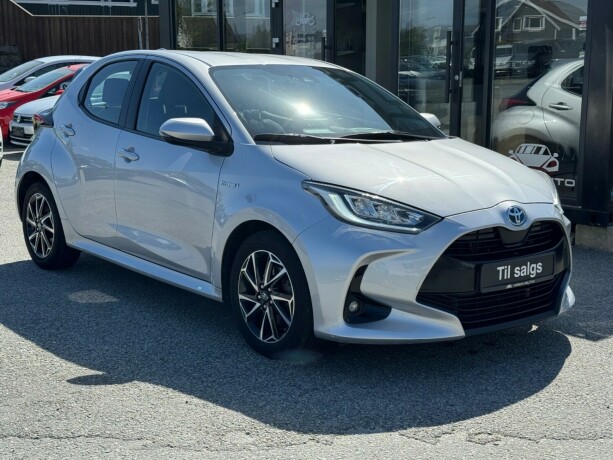 toyota-yaris-elektrisitetbensin-2021-big-2