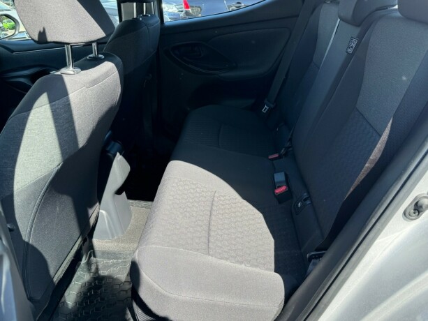 toyota-yaris-elektrisitetbensin-2021-big-14