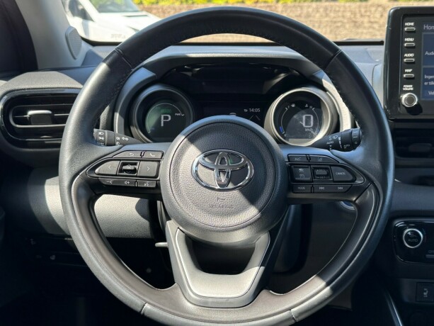 toyota-yaris-elektrisitetbensin-2021-big-11
