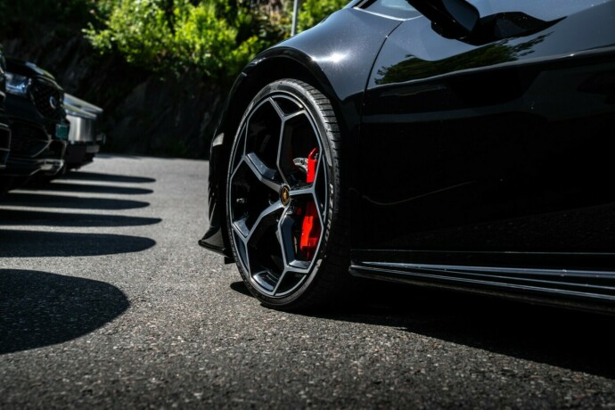 lamborghini-huracan-bensin-2020-big-12