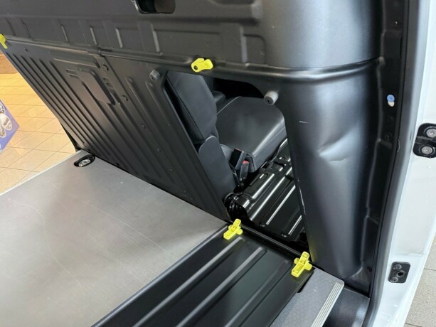 peugeot-partner-diesel-2020-big-32