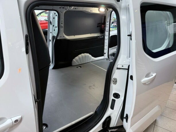 peugeot-partner-diesel-2020-big-35