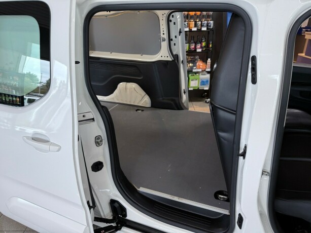 peugeot-partner-diesel-2020-big-31