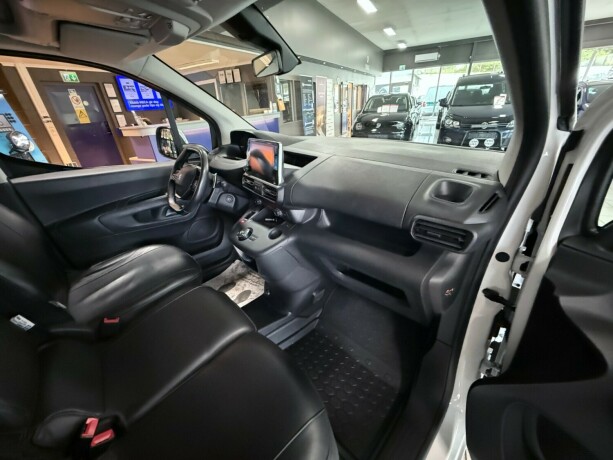 peugeot-partner-diesel-2020-big-30