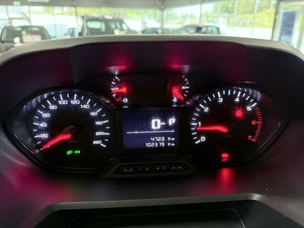 peugeot-partner-diesel-2020-big-16