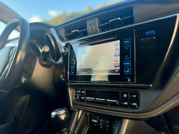 toyota-auris-diesel-2015-big-16