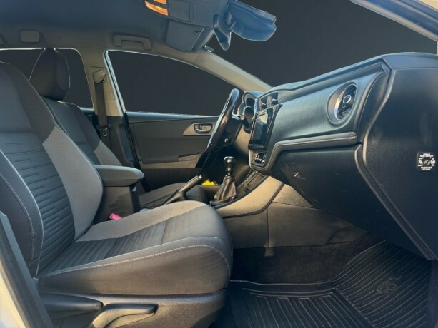 toyota-auris-diesel-2015-big-10