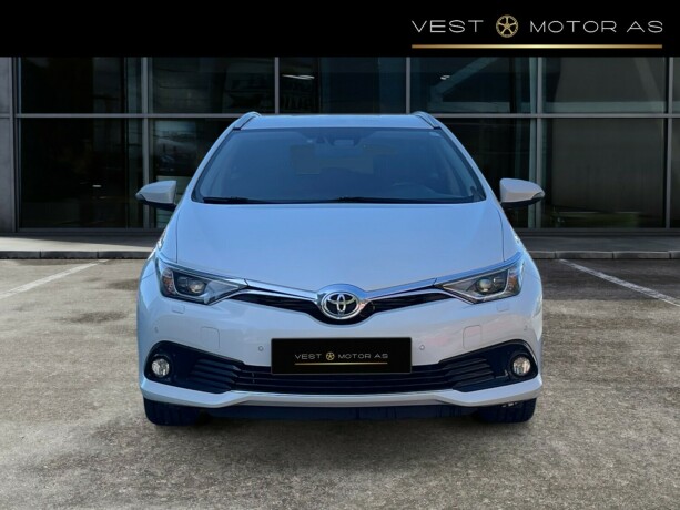 toyota-auris-diesel-2015-big-1