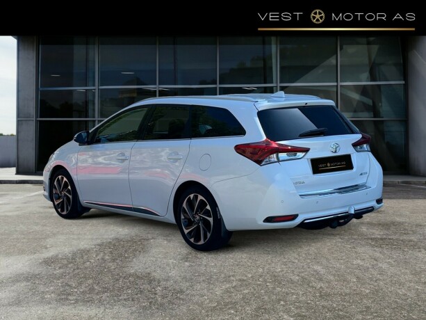 toyota-auris-diesel-2015-big-4