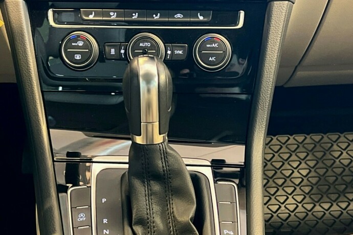 volkswagen-golf-bensin-2014-big-14