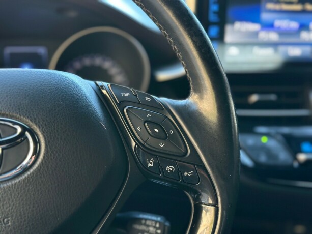 toyota-c-hr-elektrisitetbensin-2017-big-20