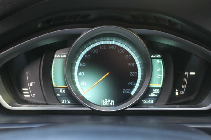 volvo-v40-cross-country-diesel-2014-big-8