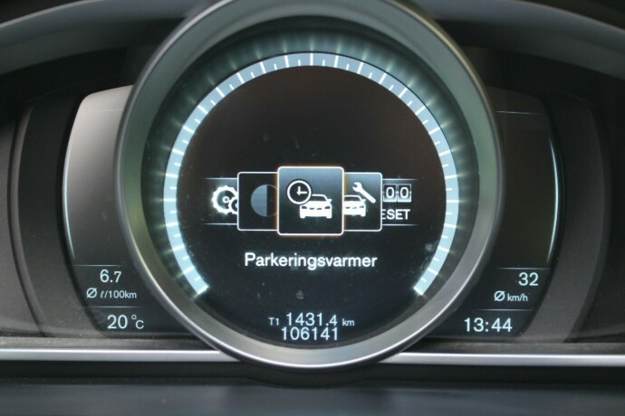 volvo-v40-cross-country-diesel-2014-big-9
