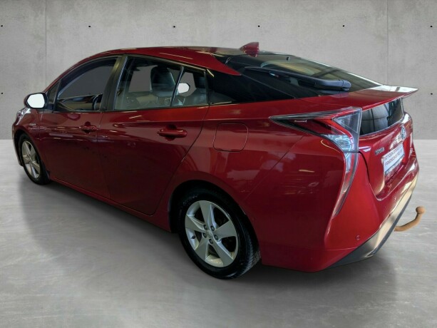 toyota-prius-elektrisitetbensin-2016-big-2