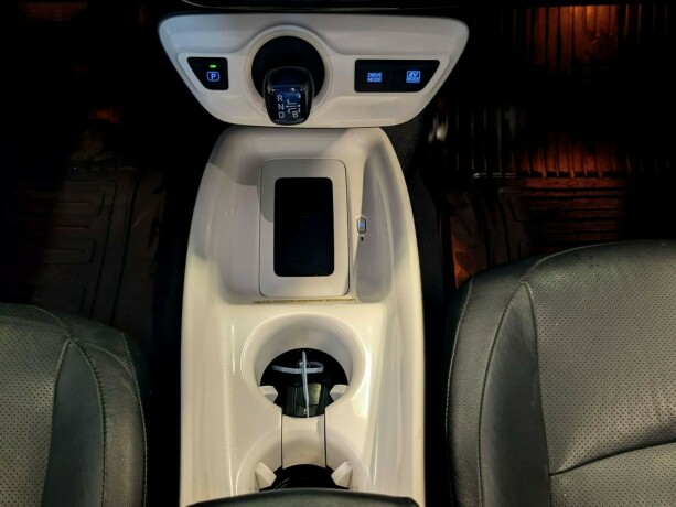 toyota-prius-elektrisitetbensin-2016-big-19
