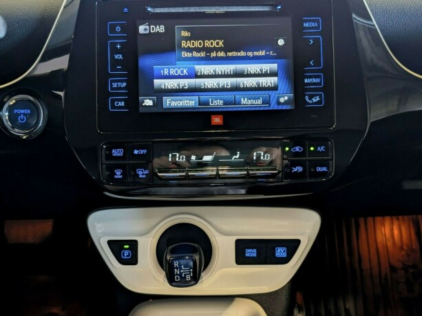 toyota-prius-elektrisitetbensin-2016-big-18