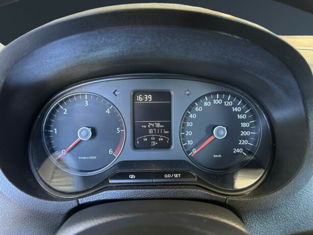 volkswagen-polo-diesel-2010-big-19