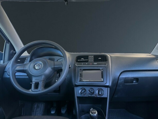volkswagen-polo-diesel-2010-big-9