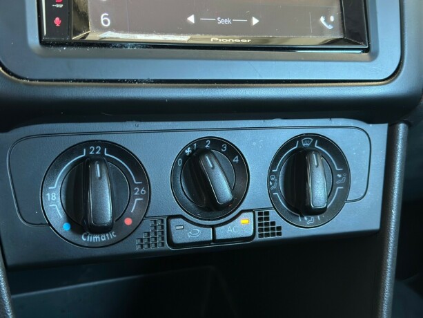 volkswagen-polo-diesel-2010-big-14