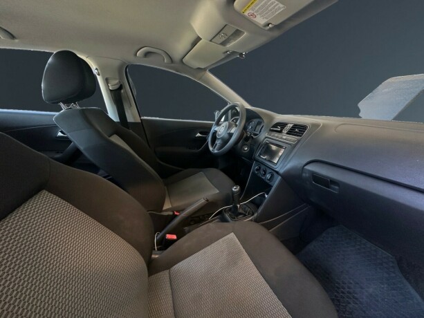 volkswagen-polo-diesel-2010-big-10