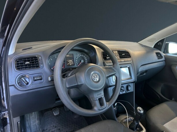 volkswagen-polo-diesel-2010-big-8