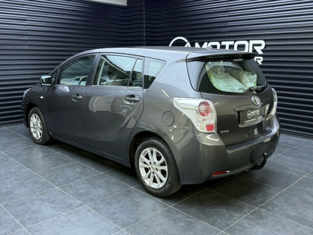 toyota-verso-bensin-2010-big-1