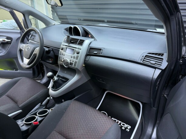 toyota-verso-bensin-2010-big-10