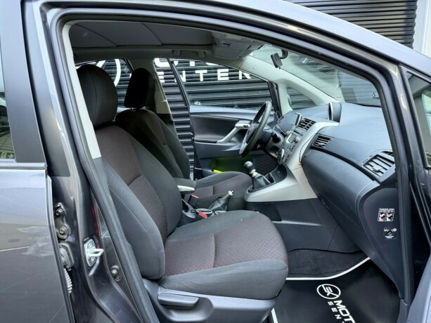 toyota-verso-bensin-2010-big-20