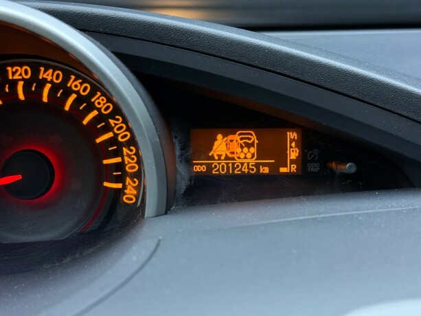 toyota-verso-bensin-2010-big-15
