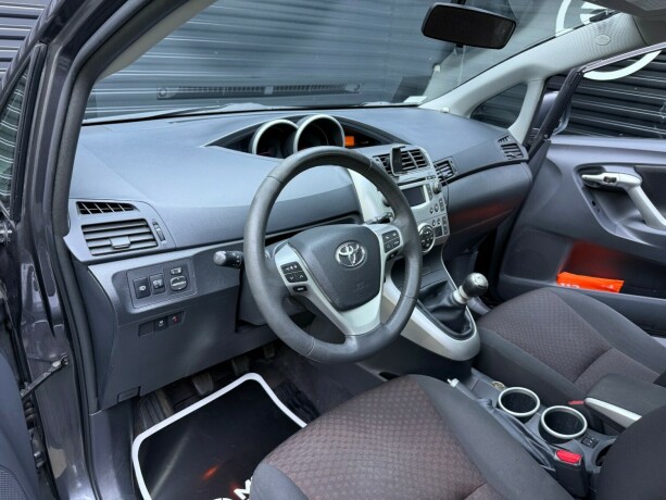 toyota-verso-bensin-2010-big-9
