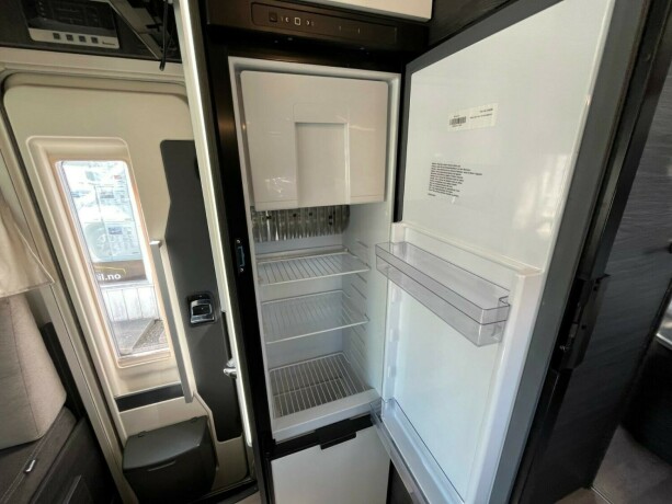 benimar-mileo-297-queensbed-senkeseng-9-trinn-automat-23-160hk-truma-med-elektrisk-vinterpakke-diesel-2021-big-25